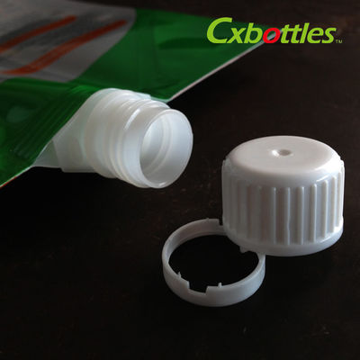 El canalón plástico profesional capsula 9,6 milímetros para el líquido de empaquetado del lavadero, muestra libre