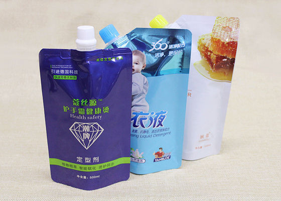 Modifique los bolsos líquidos plásticos del canalón para requisitos particulares de la boca de Doypack de la manija para el detergente para ropa