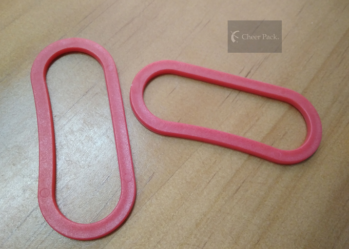 Pequeñas manijas plásticas del bolso de compras de 1,1 gramos, tamaño interno de 75*22.5 milímetro