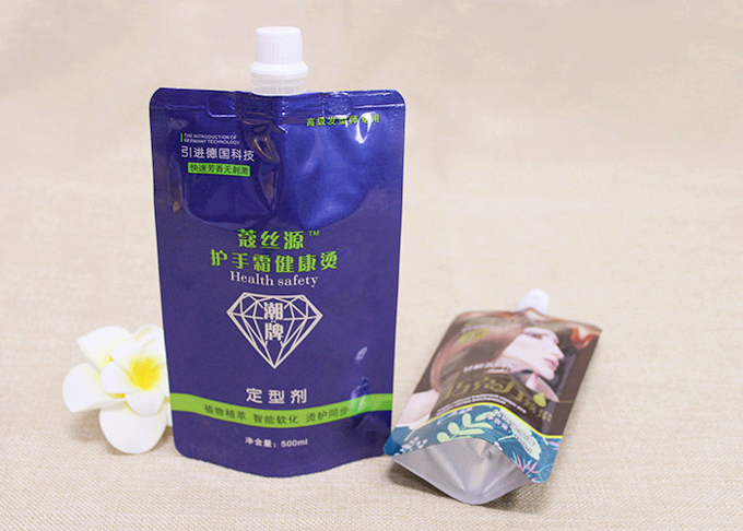 Modifique los bolsos líquidos plásticos del canalón para requisitos particulares de la boca de Doypack de la manija para el detergente para ropa