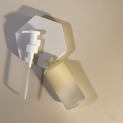 Botella con bomba de loción cilíndrica de PET de 300 ml-500 ml para envasado de cosméticos con impresión de logotipo personalizable