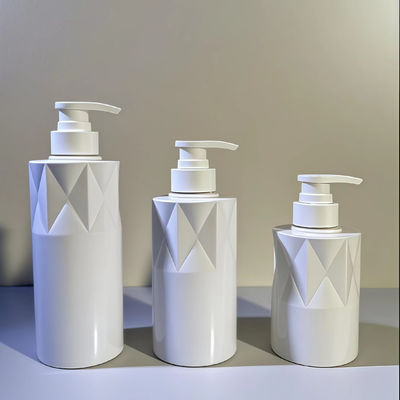 Botella cosmética PET de forma vidriosa con bomba de prensa y logotipo personalizado 5000 pcs MOQ Entrega de 15-35 días