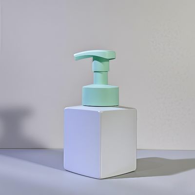 Botella cuadrada de bomba de loción cosmética con material PET y bomba de prensa para envases para el cuidado de la piel