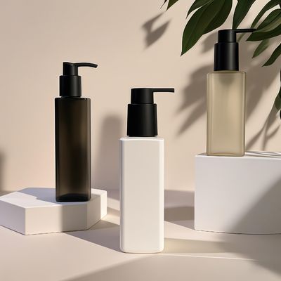 Botella cuadrada de plástico PET con cierre de bomba de presión para envasado de cosméticos y cuidado personal en colores personalizados