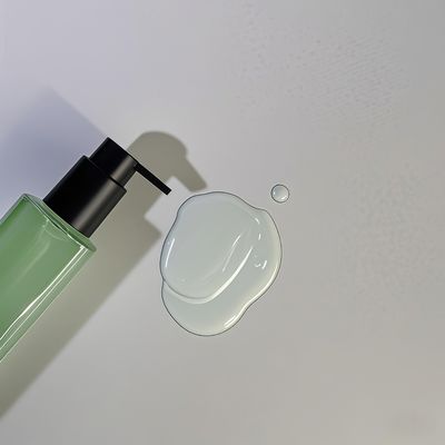 Botella cuadrada de plástico PET con cierre de bomba de presión para envasado de cosméticos y cuidado personal en colores personalizados