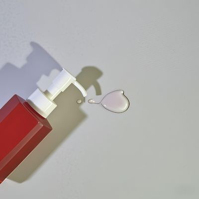 Botella hexagonal de plástico PET de cuerpo recto con sellado con bomba de presión para loción o champú cosmético en 120ml 150ml 200ml Capacidad