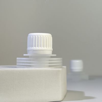 Tapa de rosca de plástico PE de 16 mm portátil y duradera con tapas de boquilla abatibles, borde seguro para alimentos para envases flexibles de bebidas
