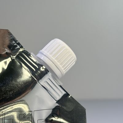 Tapa de rosca de plástico PE de 16 mm portátil y duradera con tapas de boquilla abatibles, borde seguro para alimentos para envases flexibles de bebidas