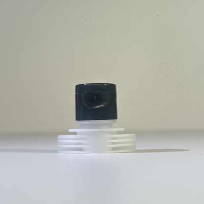 Tapa de rosca abatible portátil y duradera de 3 mm con boquilla de 16 mm para envasado flexible de desinfectante y cosméticos